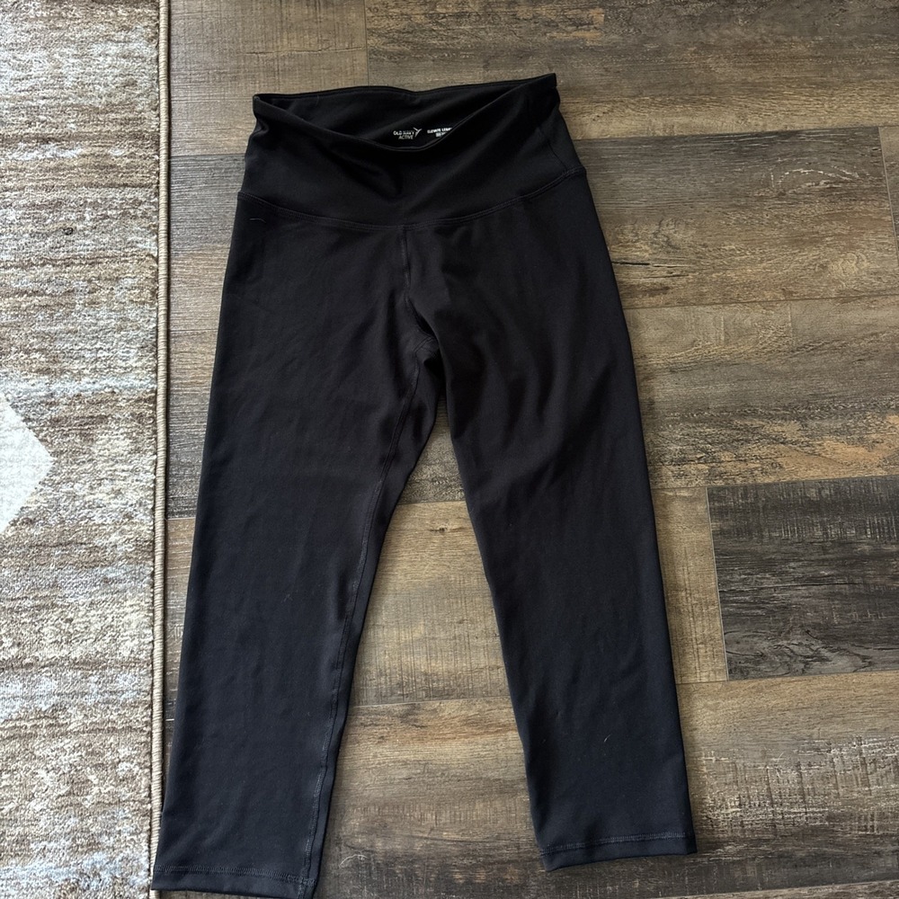 Old Navy Active Elevate Leggings Crop Medium Black